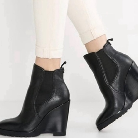 Michael Kors Thea Leather Wedge Boot, Size 7M  $30 $250 - Picture 7 of 12